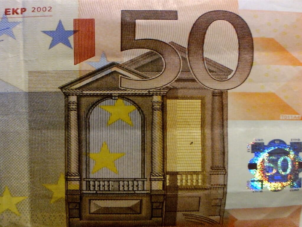 Beispielbild L-series - Teilansicht einer 50 Euro Banknote